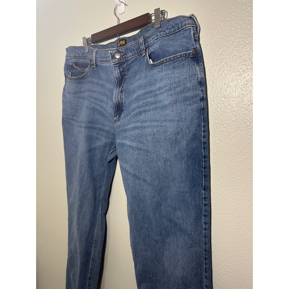 Lee Mens Regular Fit Straight Leg Jeans Medium Wash Blue Denim Five-Pocket Pant